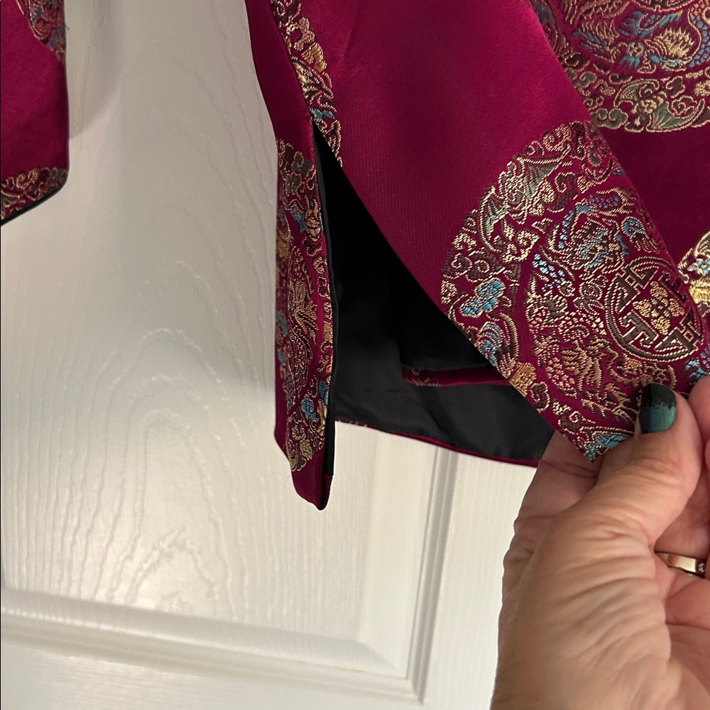 Elegant Red and Gold Brocade Jacket - Picture 5 of 7